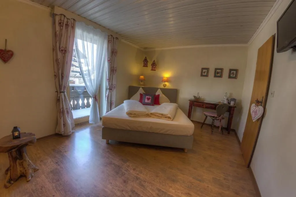 Füssen Dreimaederlhaus - Das Vegetarische Boutique Hotel בית הארחה
